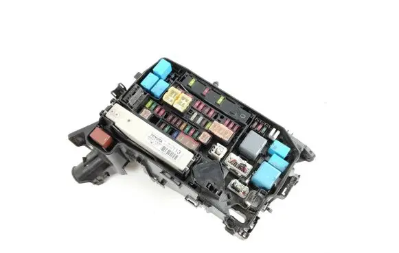 Lexus CT 200H Fuse module 8264175080 0Y1508513 72818792