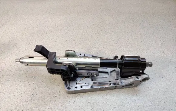 Mercedes-Benz CLS C218 X218 Steering wheel axle A2184600016