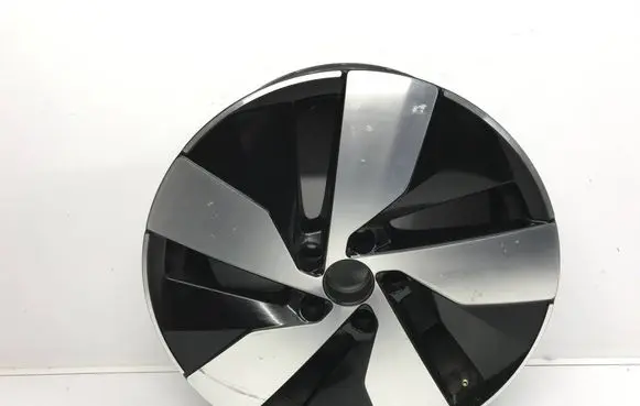 R18 alloy rim