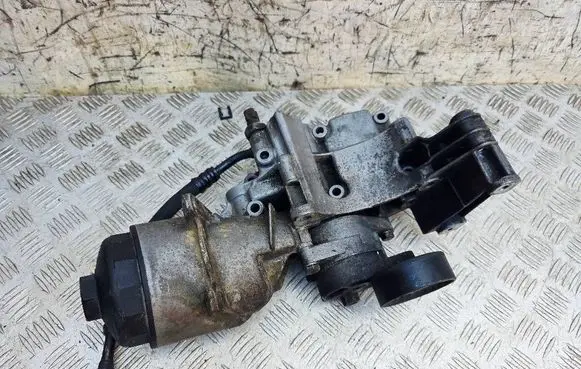 BMW 5 E39 Oil filter mounting bracket 6750330620
