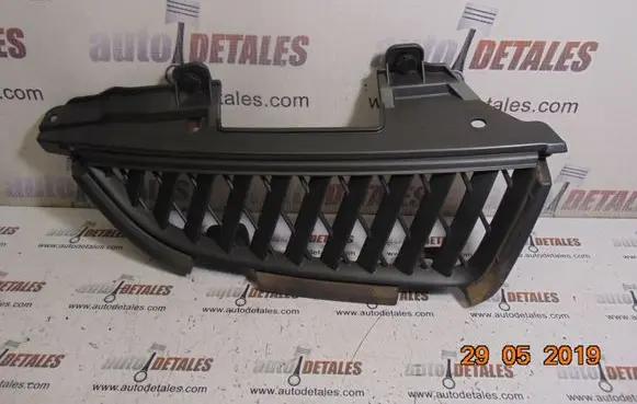 Mitsubishi Grandis Front bumper upper radiator grill MN145456
