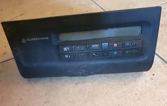 Volkswagen PASSAT B4 Climate control unit 3A0907044A 5HB72231011 9BG72496110