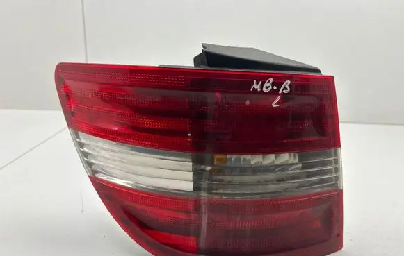 Mercedes-Benz B W245 Rear/tail lights A1698200564