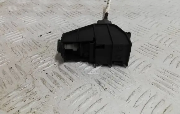 Fuel tank cap lock motor