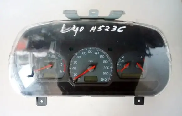 Volvo S40, V40 Speedometer (instrument cluster) 30889706 2w03d3