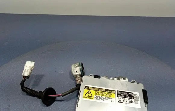 Cadillac SRX Voltage converter/converter module 8596751010