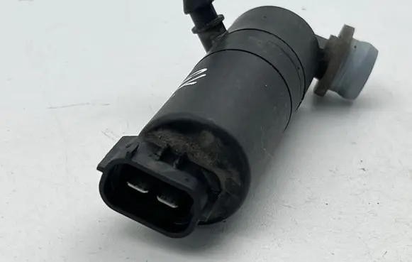 Toyota Avensis T270 Headlight washer pump 81256 200910 31029