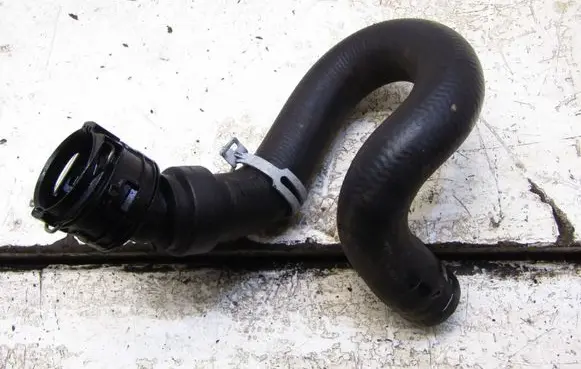 Engine coolant pipe/hose