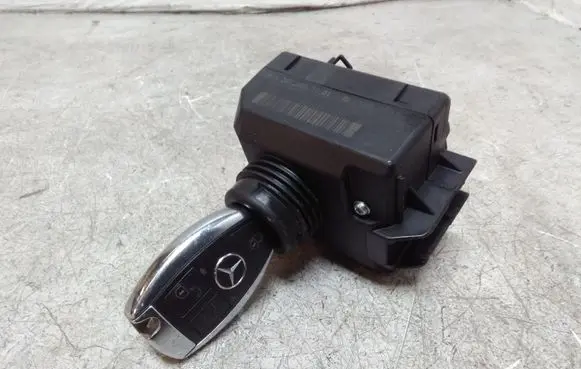 Mercedes-Benz C W204 Ignition lock A2079057101 33003221