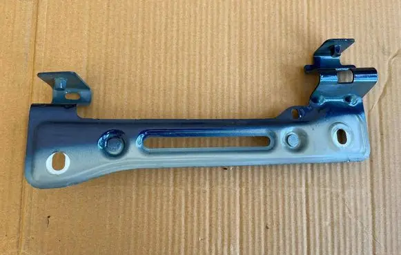 Audi Q7 4M Fender mounting bracket 4M0821432