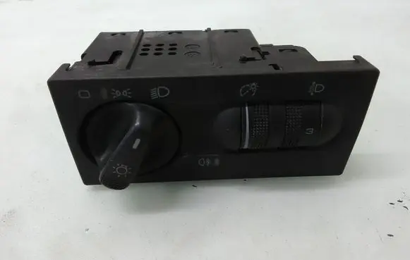 Volkswagen Golf III Electric window control switch 1H6941531N