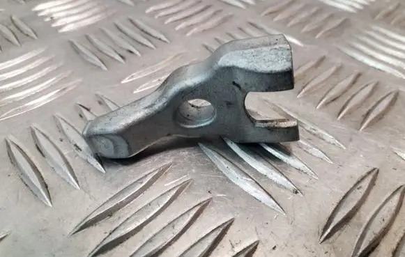 BMW 1 E81 E87 Fuel Injector clamp holder
