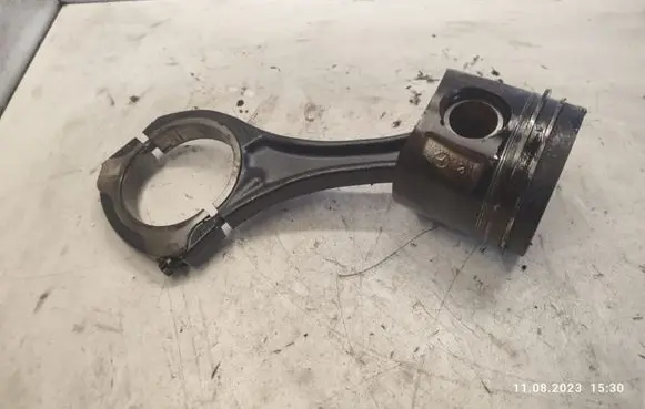 Mercedes-Benz ML W164 Piston with connecting rod