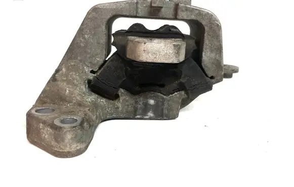 Peugeot 508 Engine mount bracket