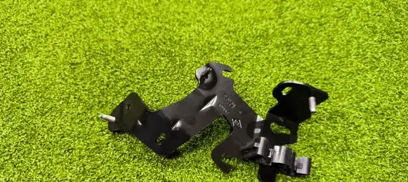 Engine mounting bracket