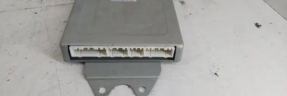 Mitsubishi Carisma Engine control unit/module MD329098 6Z18 E2T63286