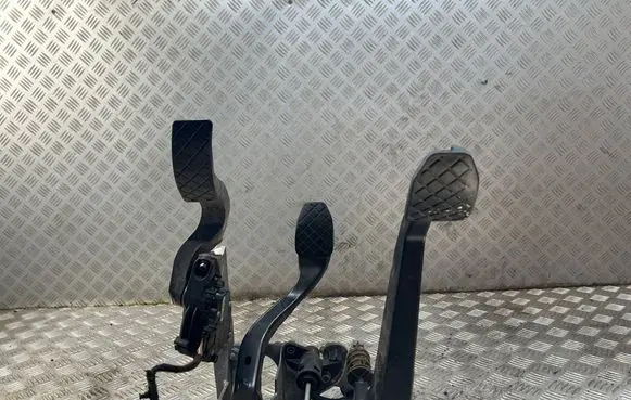 Audi A4 S4 B7 8E 8H Pedal assembly 