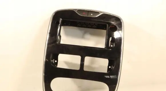 Renault Clio IV Radio/GPS head unit trim 682600069R