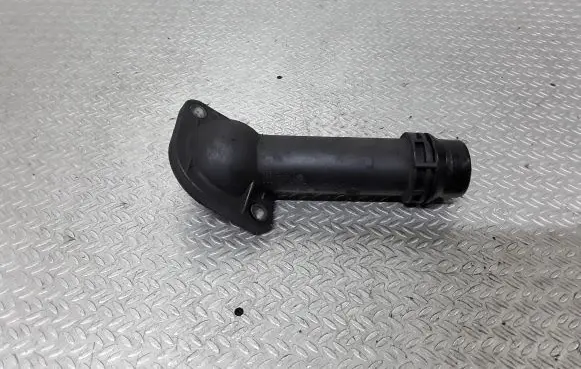 Volkswagen PASSAT B5 Engine coolant pipe/hose 038121121B