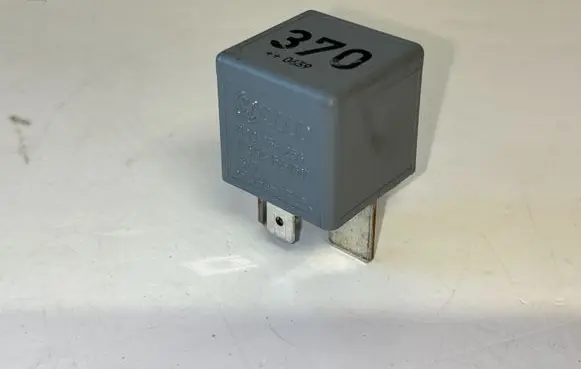 Audi A6 S6 C6 4F Other relay 8D0951253