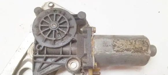 Mercedes-Benz E W210 Front door window regulator motor 191743xxx 191743-xxx