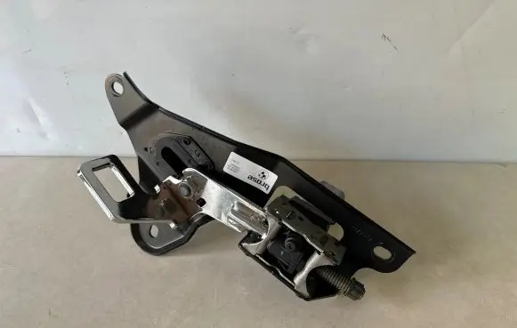 BMW 6 G32 Gran Turismo Seat back rest lock catch 7404188
