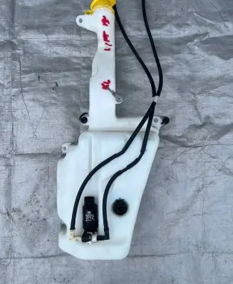 Jeep Cherokee Windshield washer fluid reservoir/tank