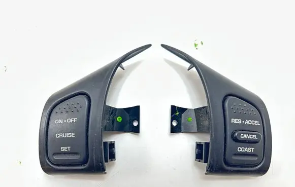 Steering wheel buttons/switches