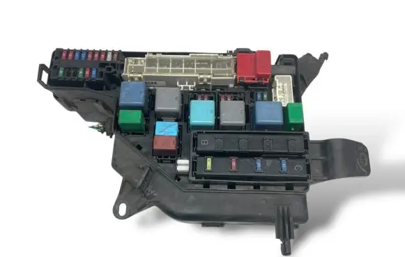 Toyota Prius (NHW20) Fuse module