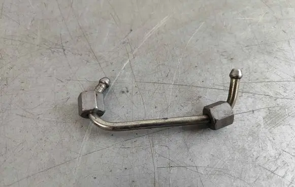 Jaguar XE Fuel injector supply line/pipe JDE36504