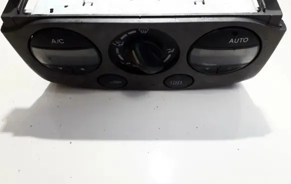 Nissan Primera Climate control unit 275109F600