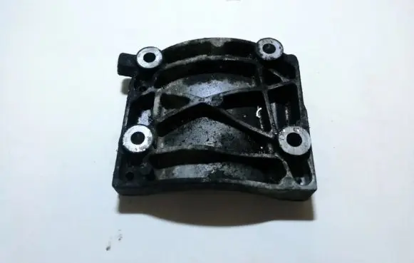 Volvo S70 V70 V70 XC Engine mounting bracket