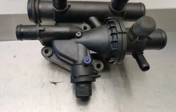 Opel Vivaro Thermostat/thermostat housing 8200154296 8200154300