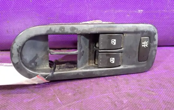 Renault Megane II Quarter vent window switch 