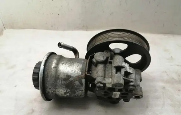 Toyota Corolla Verso AR10 Power steering pump 4431005120