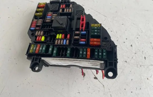 BMW 5 F10 F11 Fuse module 16704991 417033451