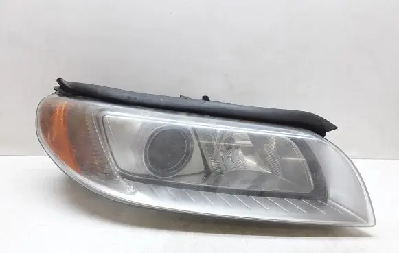 Volvo V70 Headlight/headlamp 31214348
