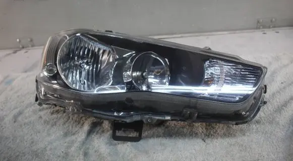 Mitsubishi Lancer VIII Headlight/headlamp