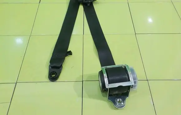 Land Rover Range Rover Sport L320 Front seatbelt 608077100 BEZPIECZENSTWA