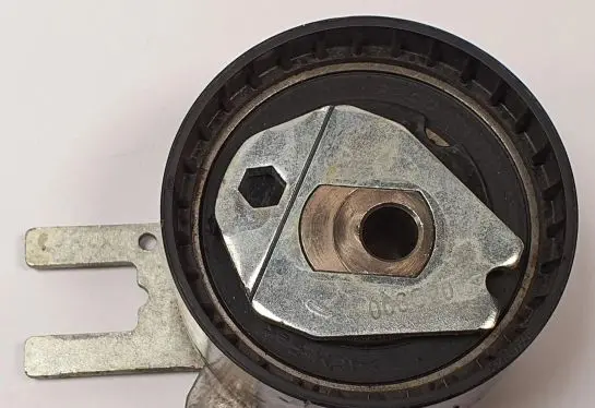 Opel Insignia A Timing belt tensioner 55499621