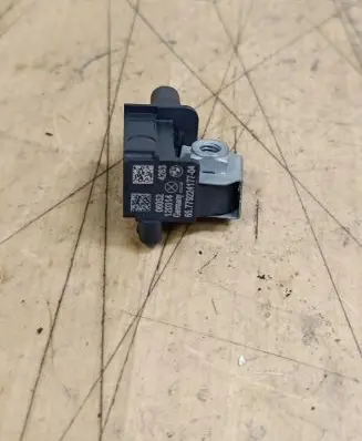 BMW 5 F10 F11 Airbag deployment crash/impact sensor 6577922417704 65779224177 779224177