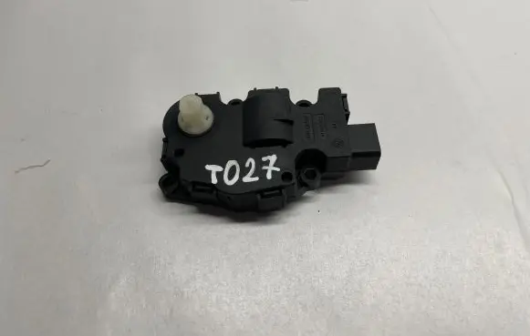 Mercedes-Benz C W204 Intake manifold valve actuator/motor K9749006