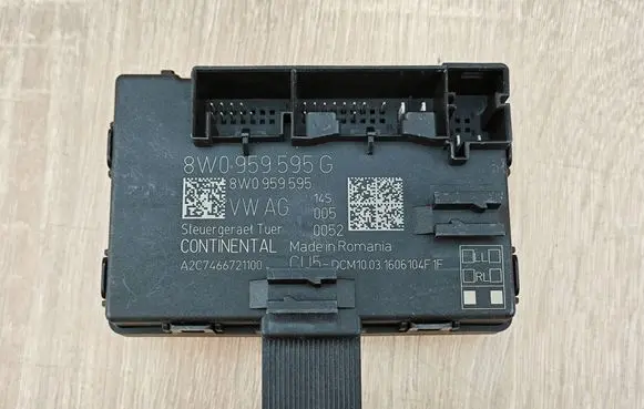 Audi A4 S4 B9 Door control unit/module 8W0959595G