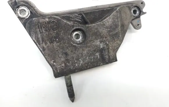 Hyundai Santa Fe Engine mounting bracket