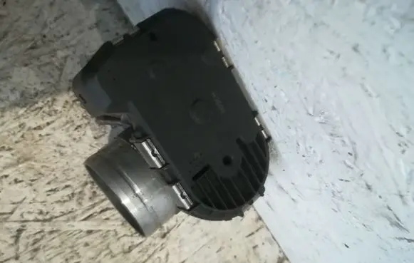 Audi A4 S4 B6 8E 8H Electric throttle body valve 