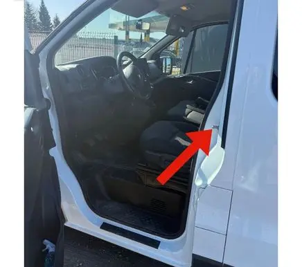 Opel Vivaro Front door lock loop/hook striker