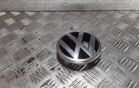 Volkswagen PASSAT B5 Manufacturer badge logo/emblem 3B0853601