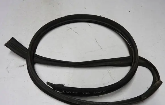 Suzuki Swift I Front door rubber seal 