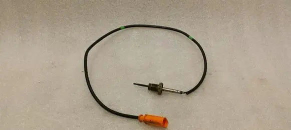 Volkswagen Golf VII Exhaust gas temperature sensor 04L906088AD