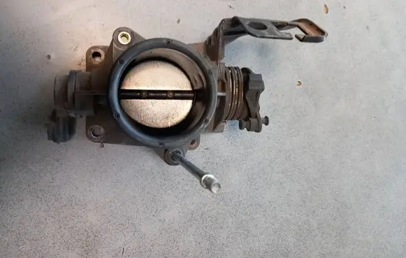 Ford Mondeo MK II Throttle valve 988F-FF